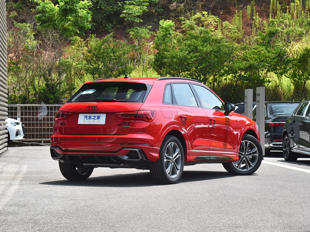 Audi Q3 II (F3), Внедорожник 5 дв.: фото поколения