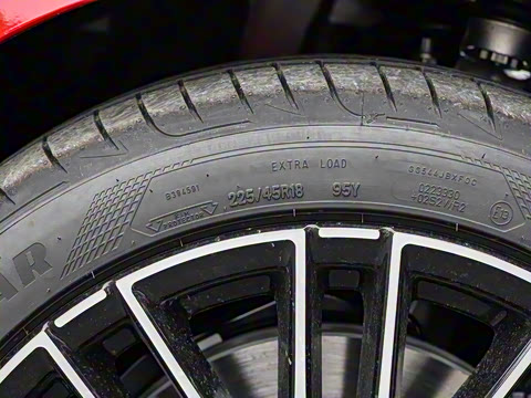 2025�� �Ŀ� C 260 L �˶���