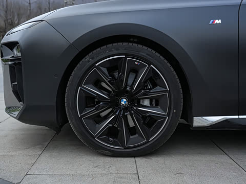 2023�� 740Li ������ M�˶���װ