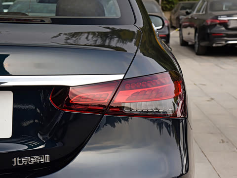 2022�� E 300 L ʱ����