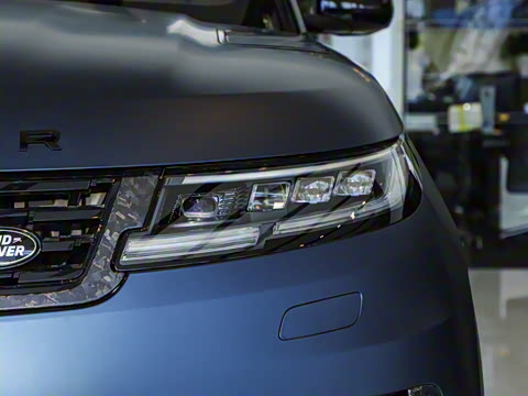 2025�� 4.4 V8 SV Edition Two