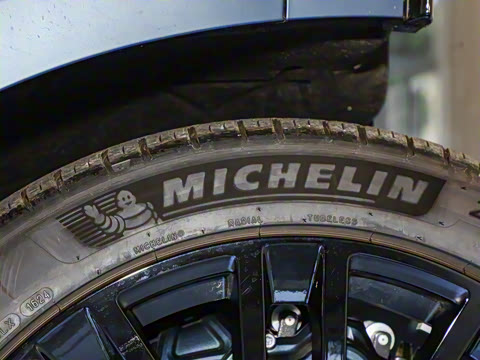 2025�� 4.4 V8 SV Edition Two