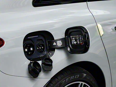 2023�� AMG EQE 53 4MATIC+