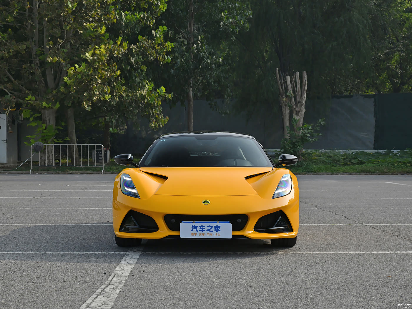 汽车之家>汽车图片>路特斯>emira>2022款3.