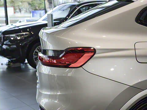 2021�� �Ŀ� xDrive 25i M�˶���ҹ��װ