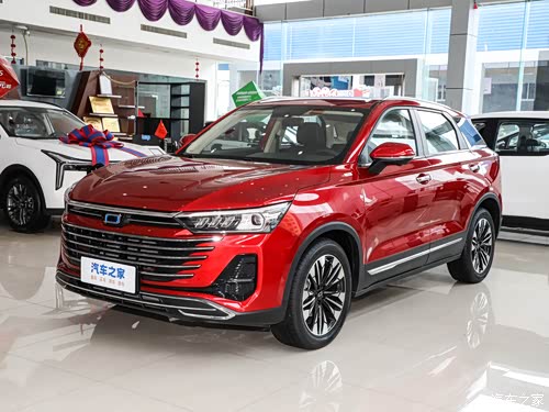 这里推荐一款一汽奔腾家族的suv奔腾t77,它有舒适的座椅和宽敞的乘坐