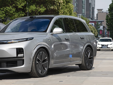 2025�� Ultra ���ܻ��°�