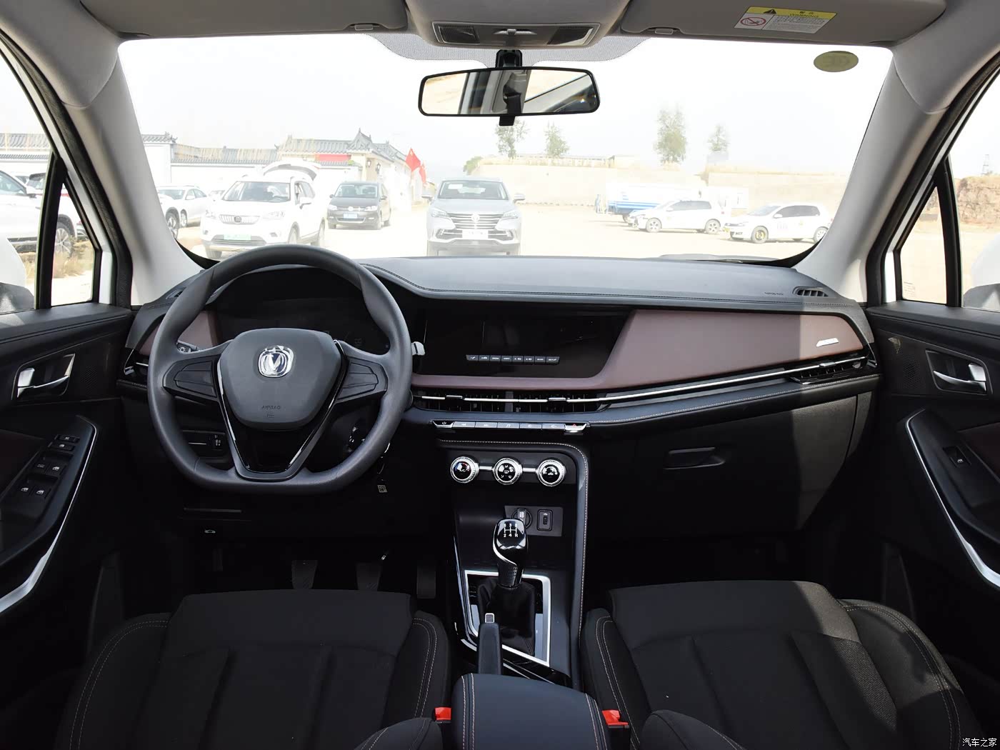 国vi查看高清图分类:中控(30张)座椅(35张)展开全部外观颜色:内饰颜色