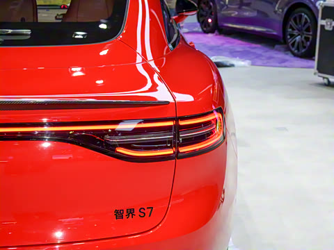 2025�� 703km Ultra�˶���