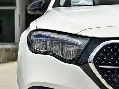 2025�� �Ŀ� E 260 �˶���