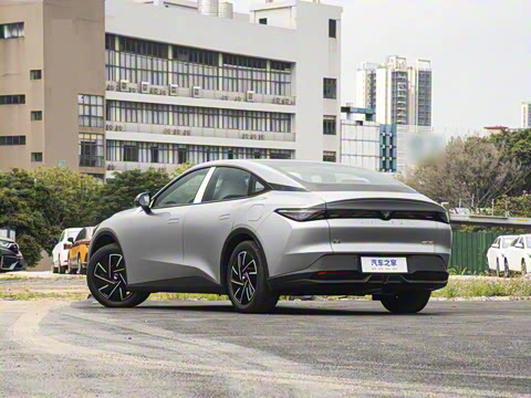 2025�� 560PRO 185kW