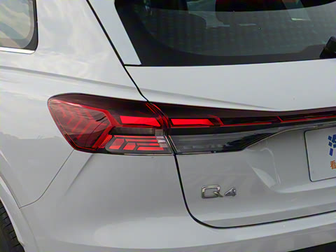 2024�� 40 e-tron ������