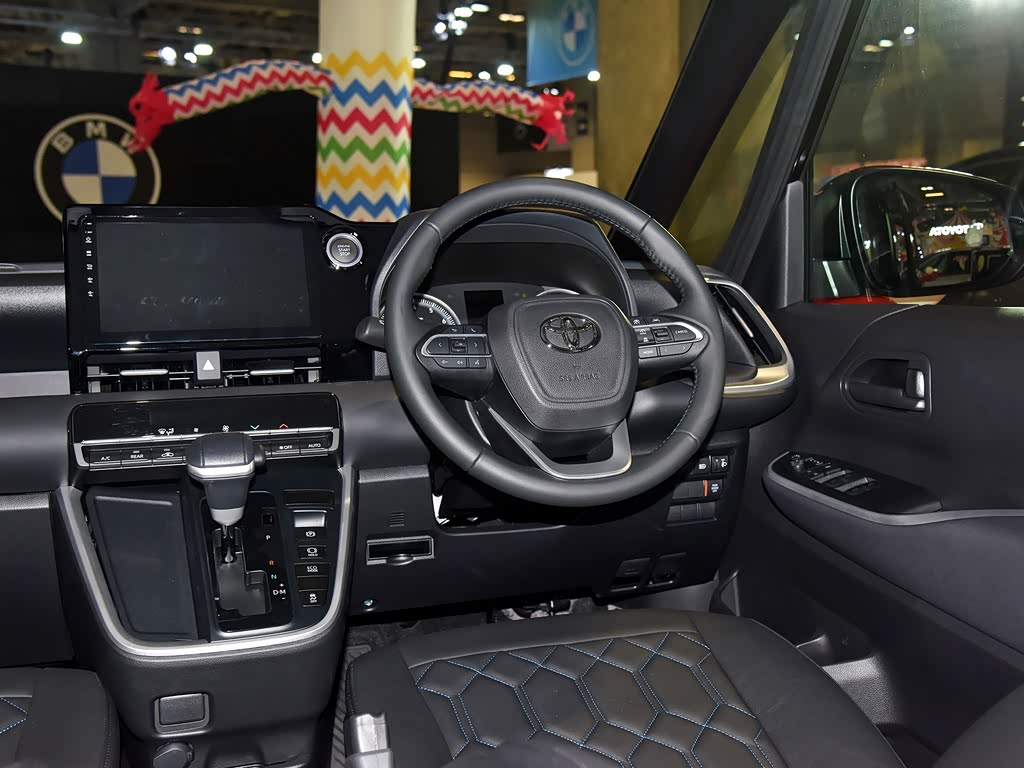 Toyota Noah III (R80), Минивэн: фото поколения