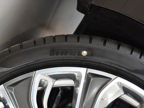 2026�� 4.0T V8 Mulliner