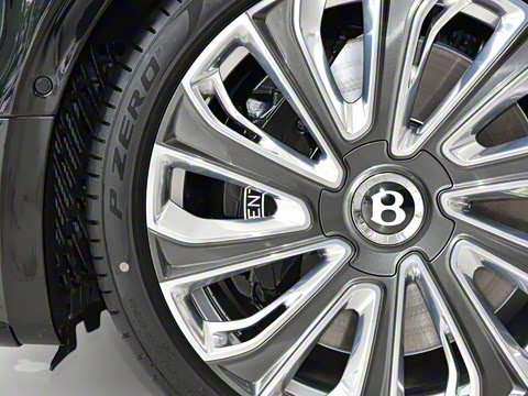 2026�� 4.0T V8 Mulliner