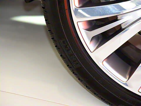 2022�� 5.0 SC V8 565PS SVA�۷崴���ӳ���