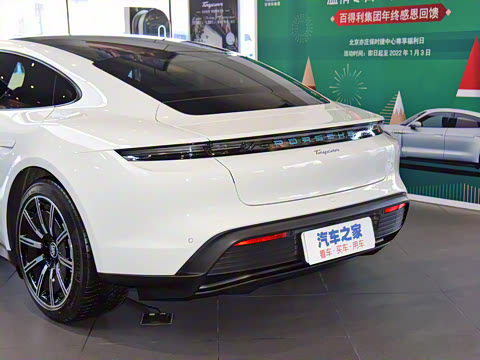 2022�� Taycan
