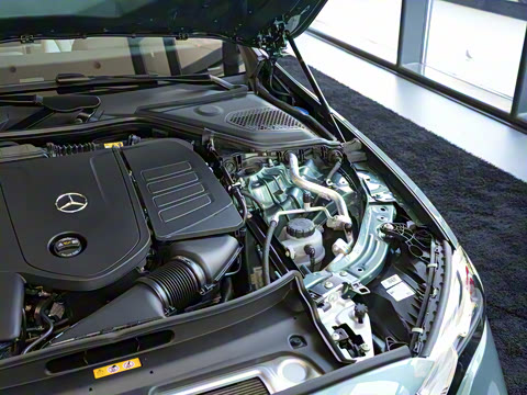 2025�� �Ŀ� E 260 �˶���