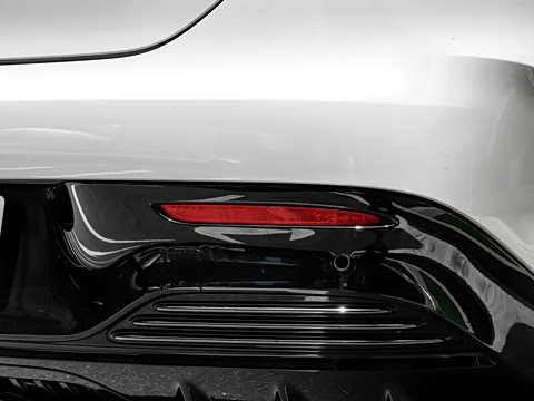 2023�� AMG EQE 53 4MATIC+