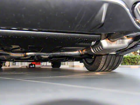 2023�� E 350 e L ���ʽ��϶����˶��γ�