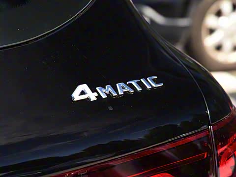 2020�� GLC 260 L 4MATIC ������