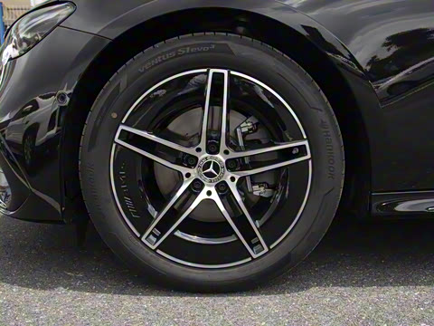 2025�� �Ŀ� E 260 �˶���