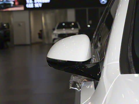 2025�� �Ŀ� E 300 L ������