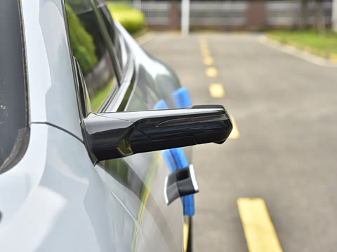 2025�� �Ŀ� Ultra���̰�