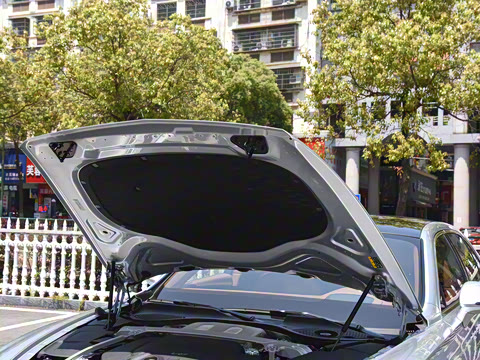 2026�� 4.0T V8 Mulliner