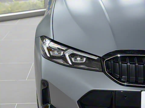 2025�� 330Li 50����������