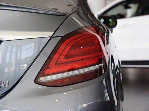 2020�� �Ŀ� C 260 �˶���