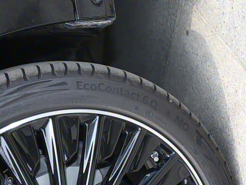 2025�� �Ŀ� E 300 �������˶���