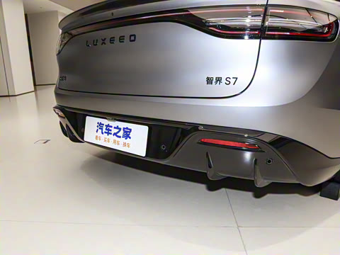 2025�� 703km Ultra�˶���