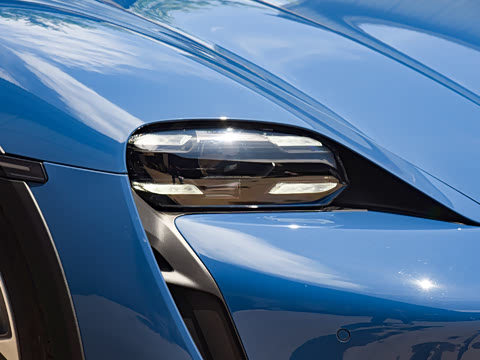 2022�� Taycan Turbo Cross Turismo