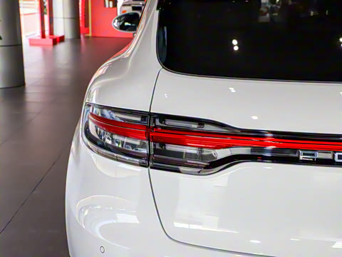 2020�� Macan 2.0T