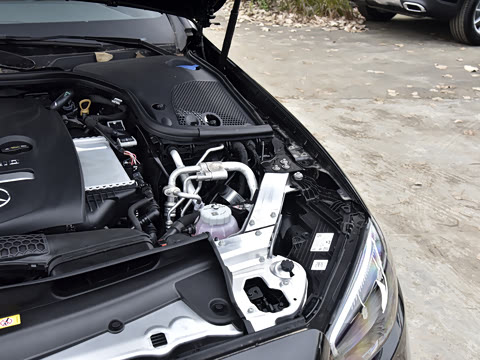 2022�� �Ŀ� E 350 e L ���ʽ��϶����˶��γ�