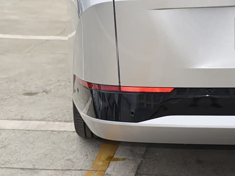 2025�� 702���������� Max