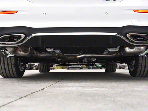 2022�� �Ŀ� E 300 L �˶������