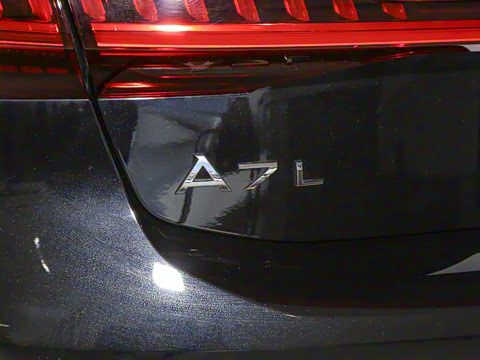 2025�� 45 TFSI quattro ������