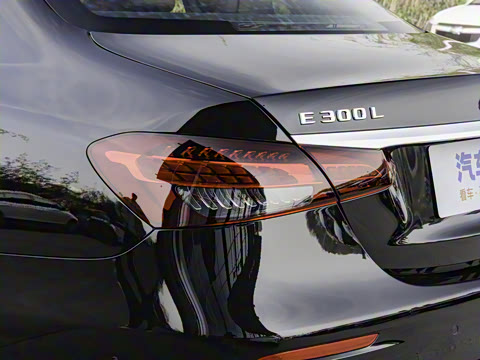 2023�� �Ŀ� E 300 L �˶�������