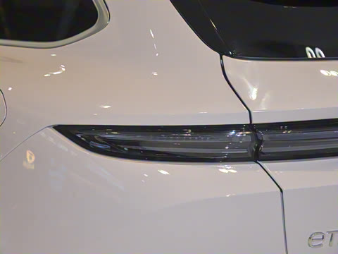 2025�� 75kWh Touring