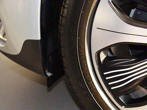 2020�� EQC 400 4MATIC ������ 1886������