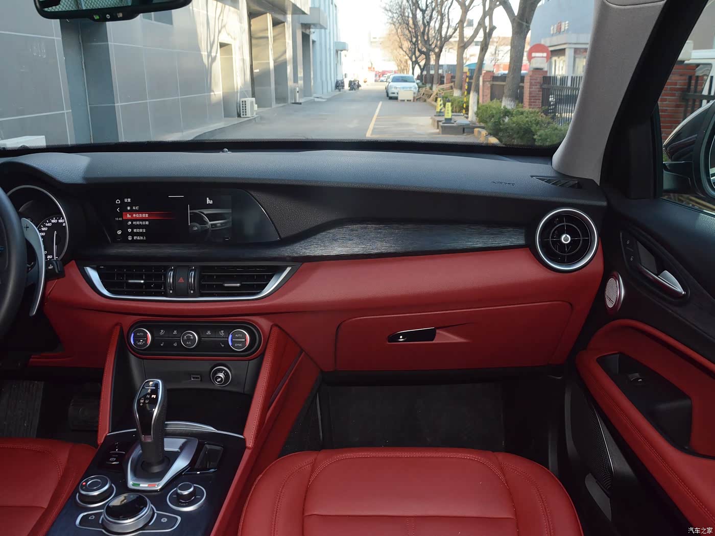 张)座椅(47张)展开全部内饰颜色:黑色/红色(312张)全景内饰车主提车价