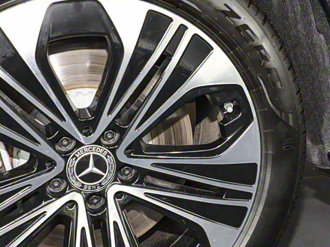 2024�� E 350 e L ���ʽ��϶����˶��γ�