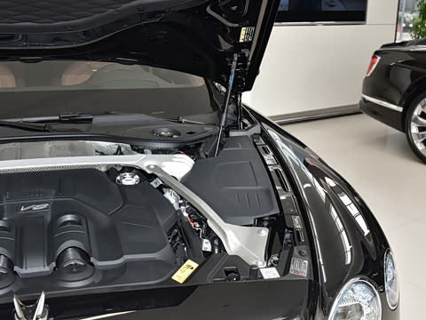 2026�� 4.0T V8 Mulliner