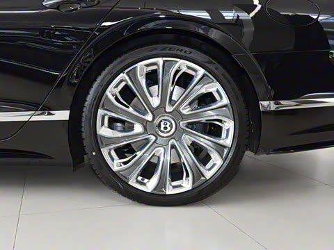 2026�� 4.0T V8 Mulliner