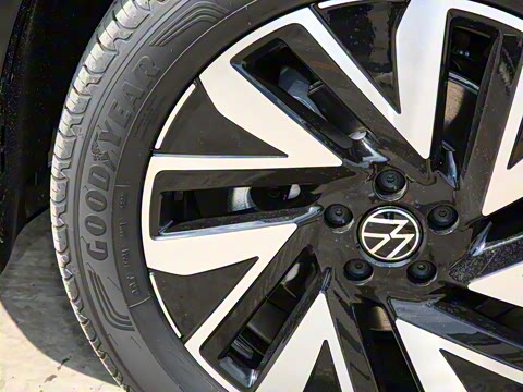 2023�� �Ŀ� 380TSI ����R-Line���ܰ�