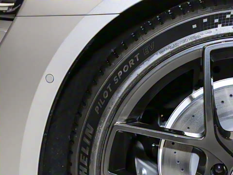 2025�� 703km Ultra�˶���