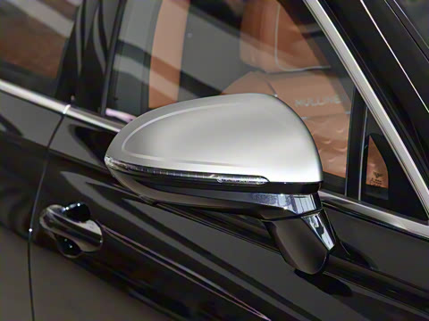 2026�� 4.0T V8 Mulliner