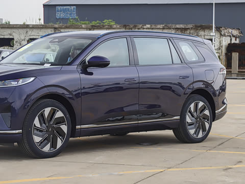 2025�� 210Ultra���Ȱ� 6��